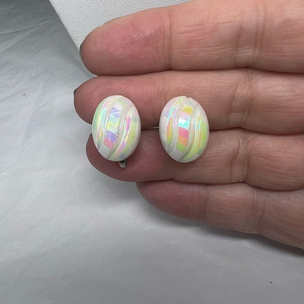 Vintage 50s  Iridescent Lucite Screw Back Earrings